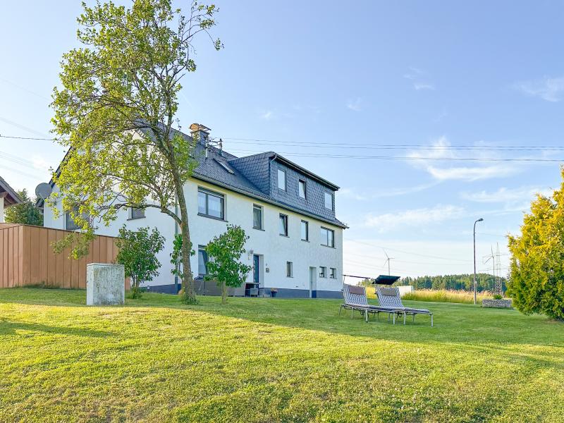 Vakantiehuizen in de Vulkaaneifel bij een vulkaanmeer